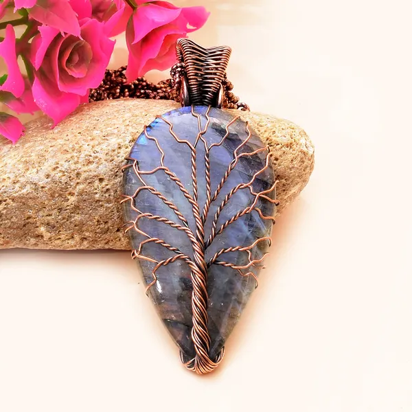 Blue_Labradorite_Healing_Gemstone_Copper_Wire_Wrap_Black_Oxidised_Chain_Pendant_(2.95_Cm)