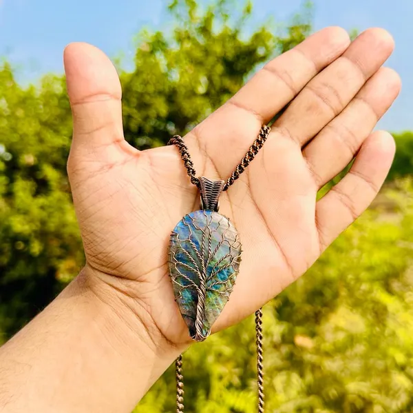 Blue_Labradorite_Healing_Gemstone_Copper_Wire_Wrap_Black_Oxidised_Chain_Pendant_(2.95_Cm)
