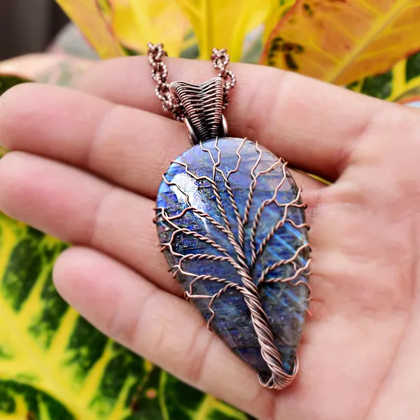 Blue_Labradorite_Healing_Gemstone_Copper_Wire_Wrap_Black_Oxidised_Chain_Pendant_(2.95_Cm)