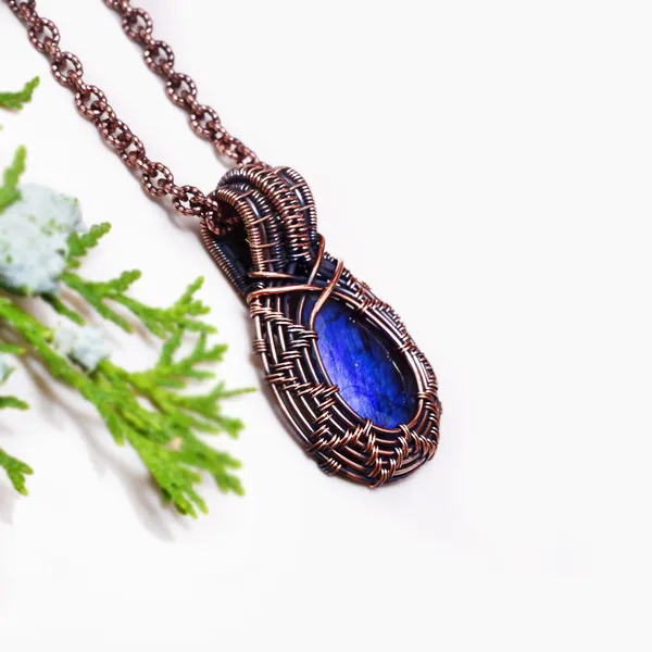 Blue_Labradorite_Healing_Gemstone_Copper_Wire_Wrap_Black_Oxidised_Chain_Pendant_(1.96_Cm)