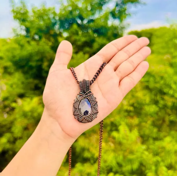 Blue_Labradorite_Healing_Gemstone_Copper_Wire_Wrap_Black_Oxidised_Chain_Pendant_(1.96_Cm)
