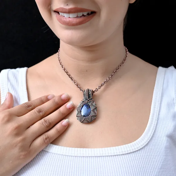 Blue_Labradorite_Healing_Gemstone_Copper_Wire_Wrap_Black_Oxidised_Chain_Pendant_(1.96_Cm)