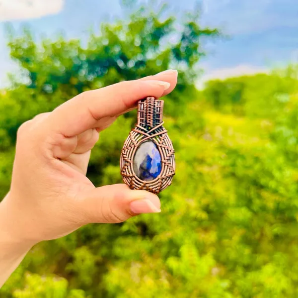 Blue_Labradorite_Healing_Gemstone_Copper_Wire_Wrap_Black_Oxidised_Chain_Pendant_(1.96_Cm)