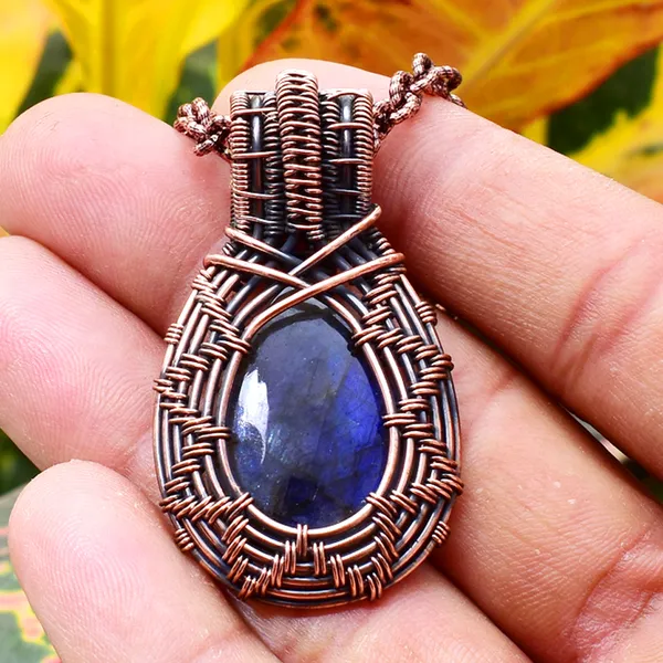 Blue_Labradorite_Healing_Gemstone_Copper_Wire_Wrap_Black_Oxidised_Chain_Pendant_(1.96_Cm)