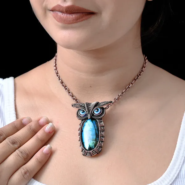 Blue_Labradorite_Healing_Gemstone_Copper_Wire_Wrap_Black_Oxidised_Chain_Pendant_(1.96_Cm)