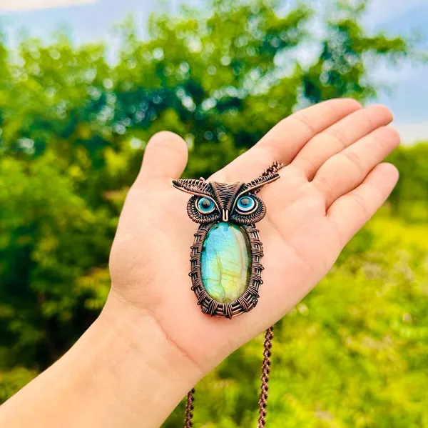 Blue_Labradorite_Healing_Gemstone_Copper_Wire_Wrap_Black_Oxidised_Chain_Pendant_(1.96_Cm)