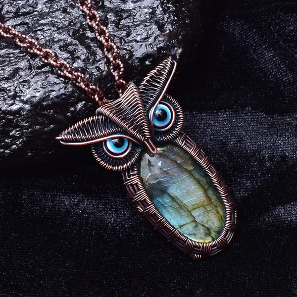 Blue_Labradorite_Healing_Gemstone_Copper_Wire_Wrap_Black_Oxidised_Chain_Pendant_(1.96_Cm)