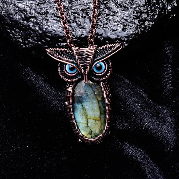 Blue_Labradorite_Healing_Gemstone_Copper_Wire_Wrap_Black_Oxidised_Chain_Pendant_(1.96_Cm)