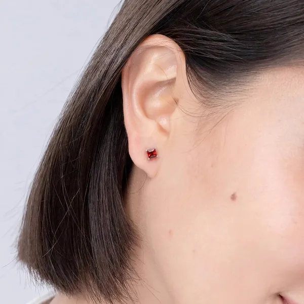 Red_Garnet_925_Sterling_Silver_Basket_Set_Stud_Earring