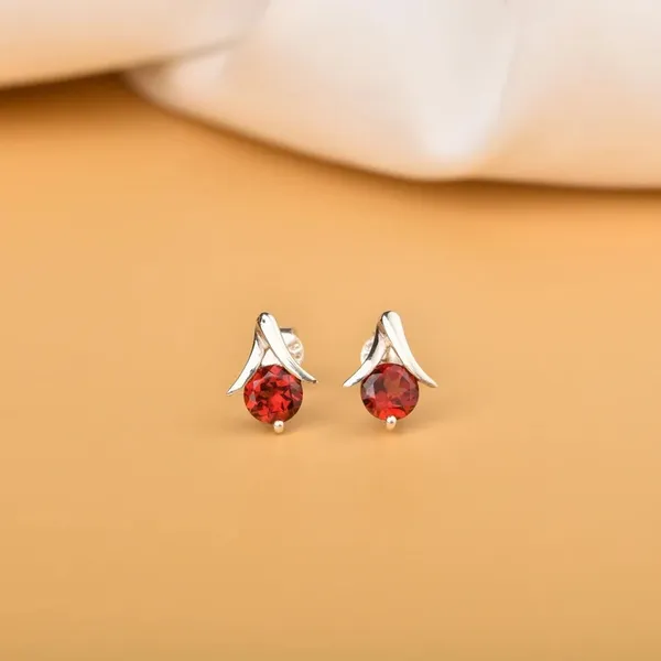 Red_Garnet_925_Sterling_Silver_Prong_Set_Stud_Earring
