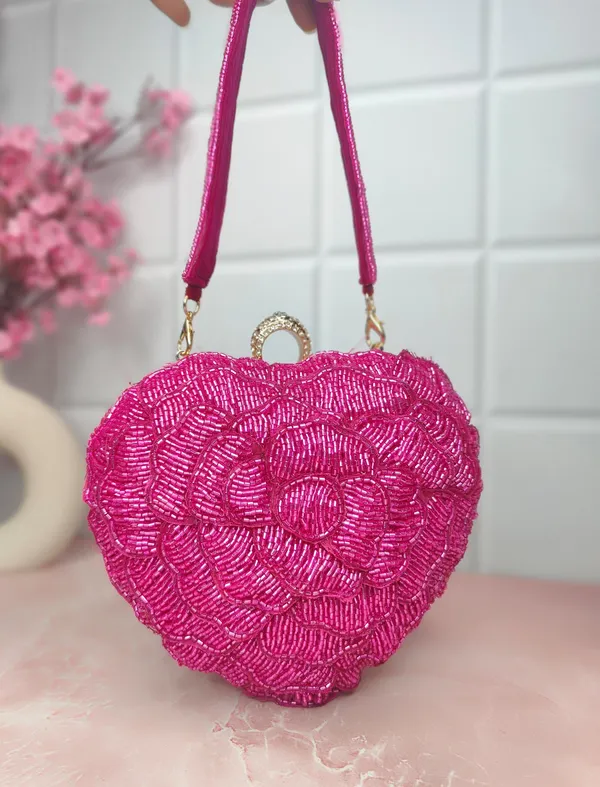 Pink_Elegant_Rose_Heart_Shaped_Beaded_Clutch_Bag_With_Glamorous_Handcrafted_Detailing_For_Evening_Parties