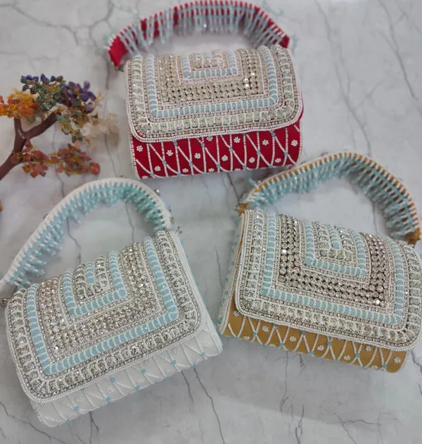 Frosted_Luxe_Beaded_Clutch