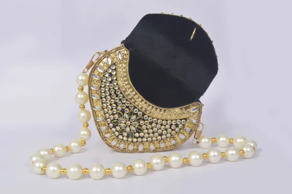 Gold_Mehira_Royal_Kundan_Bag_With_Sparkling_Stones,_Green_Gem,_And_Pearl_Handle