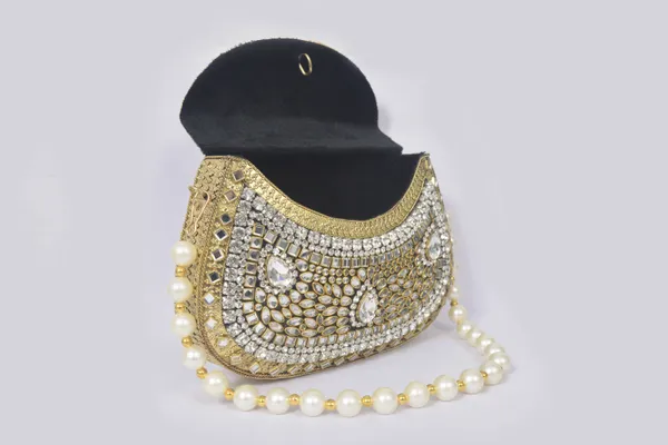 Gold_Antique_Clutch_With_Kundan_Work,_Emerald_Accents,_And_Pearl_Handle