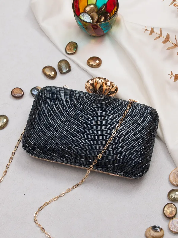 Zayra_Midnight_Radiance_Black_Beaded_Clutch