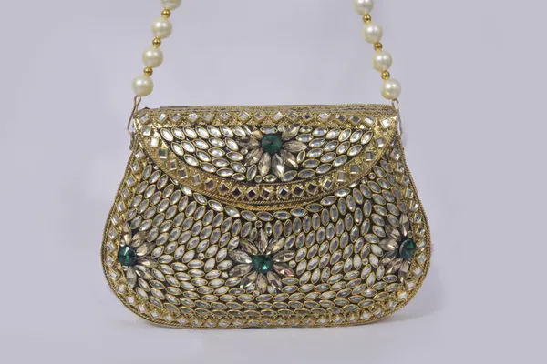 Gold_Elmirah_Wedding-Style_Kundan_Purse_With_Green_Crystal_And_Elegant_Pearl_Handle_Chain