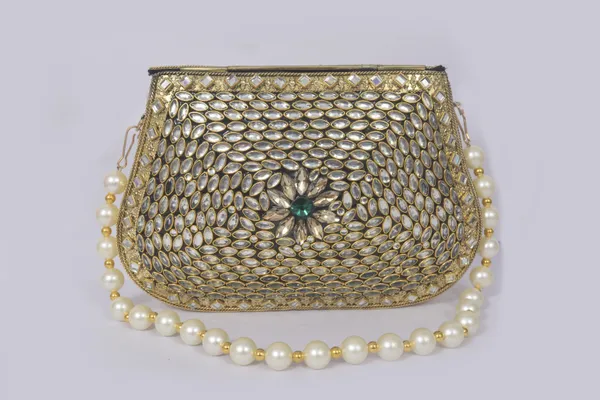 Gold_Elmirah_Wedding-Style_Kundan_Purse_With_Green_Crystal_And_Elegant_Pearl_Handle_Chain