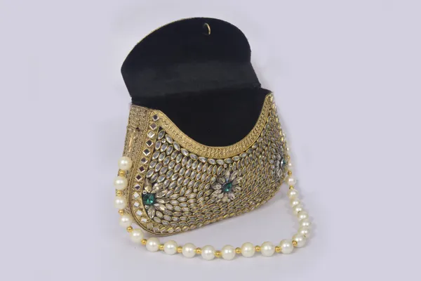 Gold_Elmirah_Wedding-Style_Kundan_Purse_With_Green_Crystal_And_Elegant_Pearl_Handle_Chain