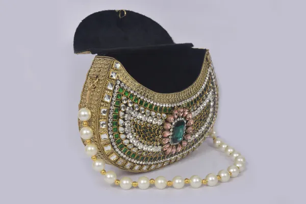 Gold_Handcrafted_Royal_Kundan_Clutch_Bag_With_Emerald_Stones_And_Pearl_Beaded_Strap