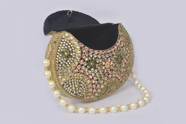 Gold_Designer_Kundan_Box_Clutch_With_Pearl_Strap_For_Bridal_And_Festive_Wear