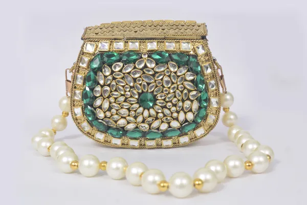 Gold_Jasnoor_Traditional_Kundan_Handbag_With_Royal_Polish,_Emeralds,_And_Pearl_Chain