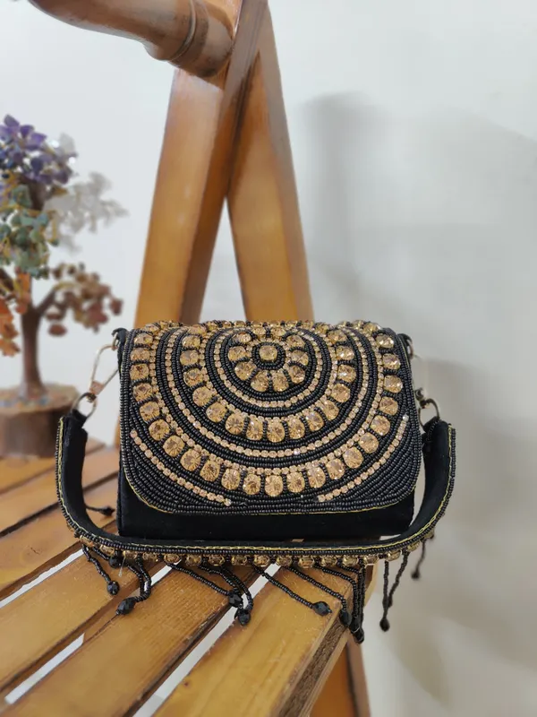 White_Elegant_Beaded_Handbag_With_Mirror_Embellishments_And_Gold_Chain_For_Wedding,_Party,_And_Traditional_Wear