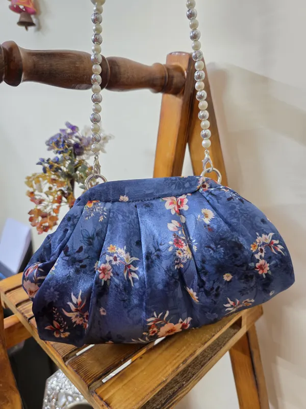 Blue_Blossom_Pearl_Handle_Clutch