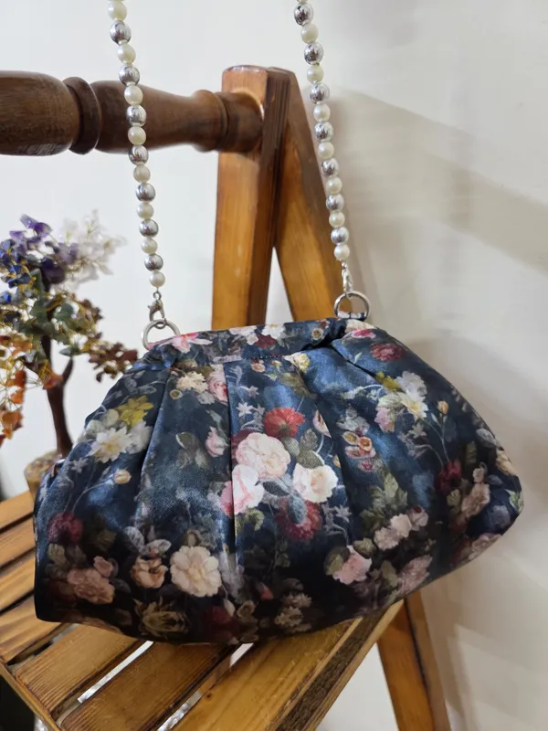 Blue_Blossom_Pearl_Handle_Clutch