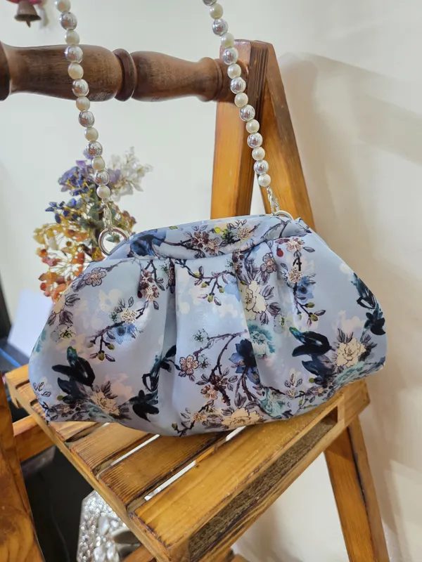 Blue_Blossom_Pearl_Handle_Clutch