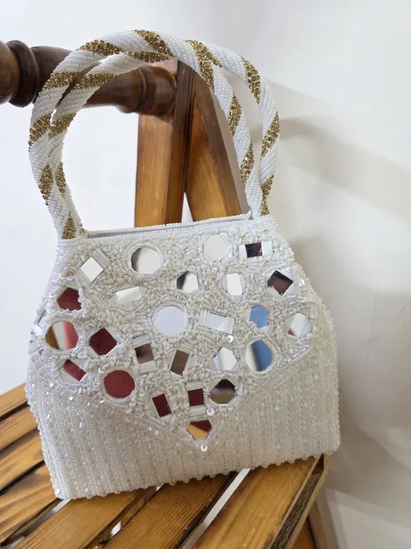 White_Elegant_Beaded_Handbag_With_Mirror_Embellishments,_Perfect_For_Wedding,_Party,_And_Traditional_Occasions