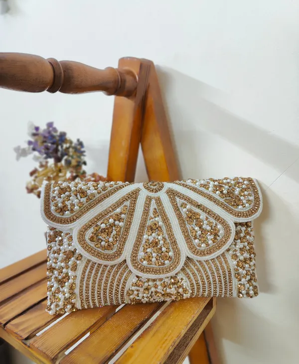 Vintage_Bloom_Beaded_Clutch