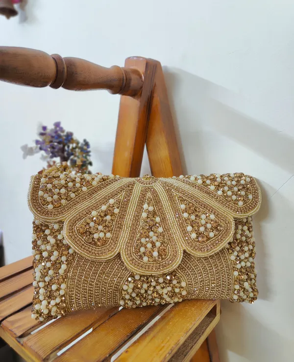 Vintage_Bloom_Beaded_Clutch