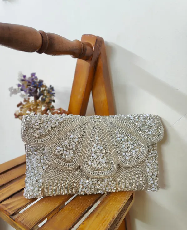 Vintage_Bloom_Beaded_Clutch