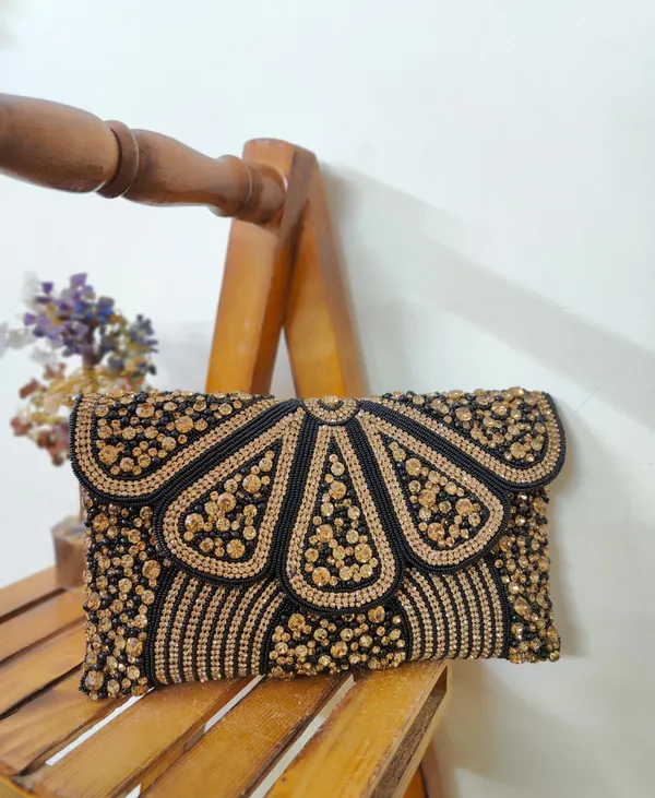 Vintage_Bloom_Beaded_Clutch