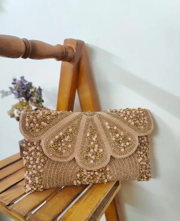 Vintage_Bloom_Beaded_Clutch