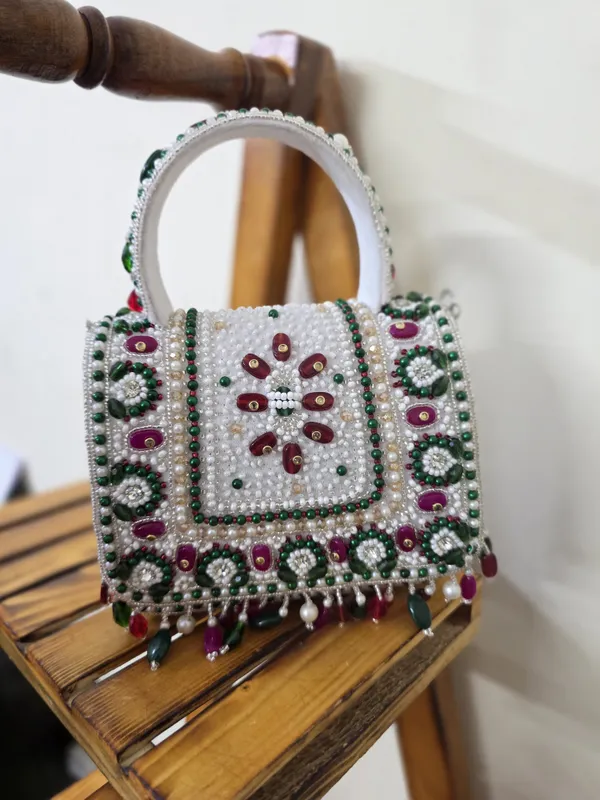 Royal_Jewel_Embellished_Handbag