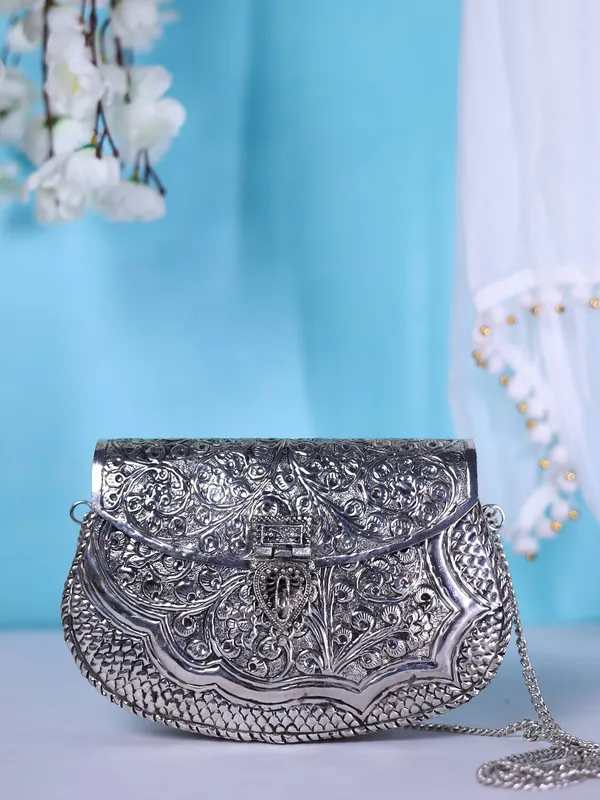Vintage_Silver_Ornate_Metal_Clutch