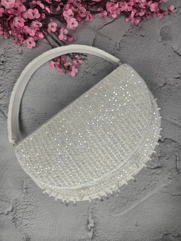 Zayra_Noir_Elegance_Clutch