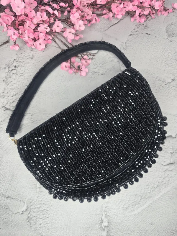 Zayra_Noir_Elegance_Clutch