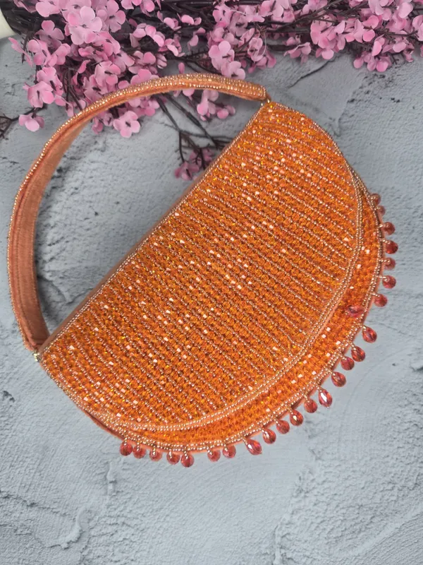 Zayra_Noir_Elegance_Clutch