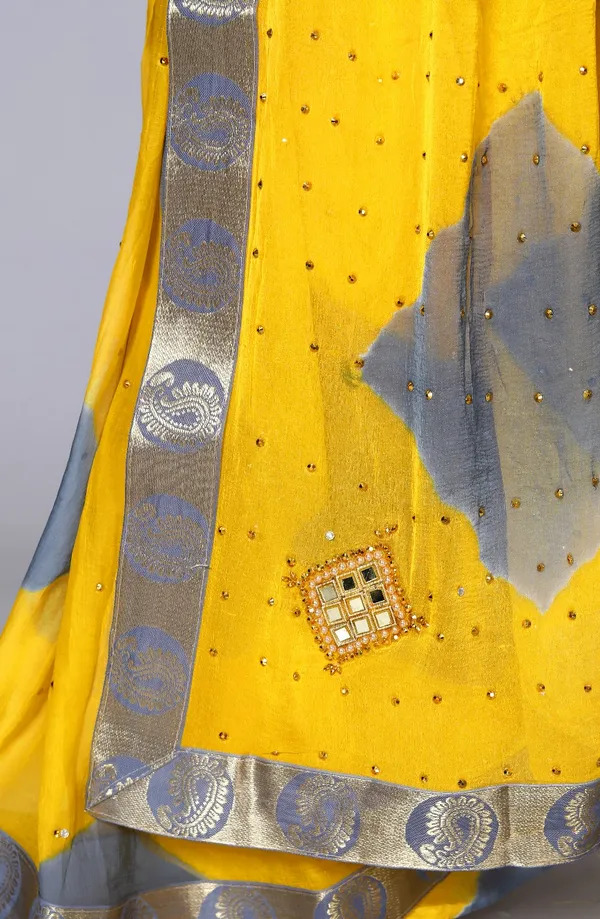 Grey_Chiffon_Sarees_For_Women_Fancy_Party_Wear_Sarees,_Wedding_Sarees,_Farewell_Sarees,_Printed_Sarees,_Designer_Sarees,_Bollywood_Sarees,_Latest_Sarees_Trendy_Sarees_Bandhini_Saree,_Sarees_For_Farewell_Party,_Latest_Saree_Design,Grey_Saree