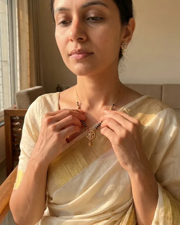 Gold-Tone_Brass_Hexagon_Pendant_Mangalsutra_|_18-Inch_Daily_Wear