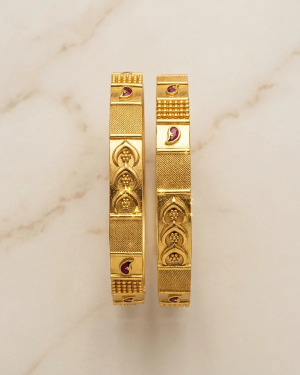 Traditional_Brass_Gold_Bangles_Set_with_Meenakari_Accents_�_High-Durability_Polish_Daily_Wear_Kada