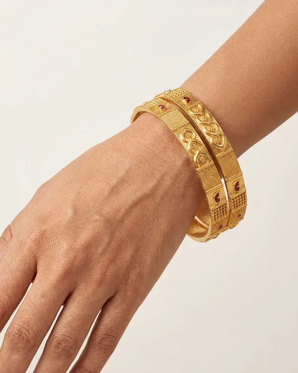 Traditional_Brass_Gold_Bangles_Set_with_Meenakari_Accents_�_High-Durability_Polish_Daily_Wear_Kada