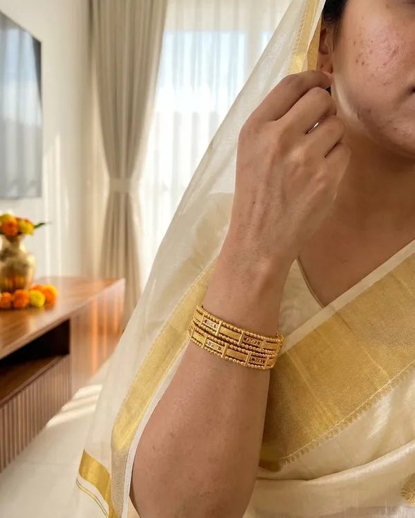 The_Aurelia_Antique_Gold_Bangle_Set_(Set_of_2)