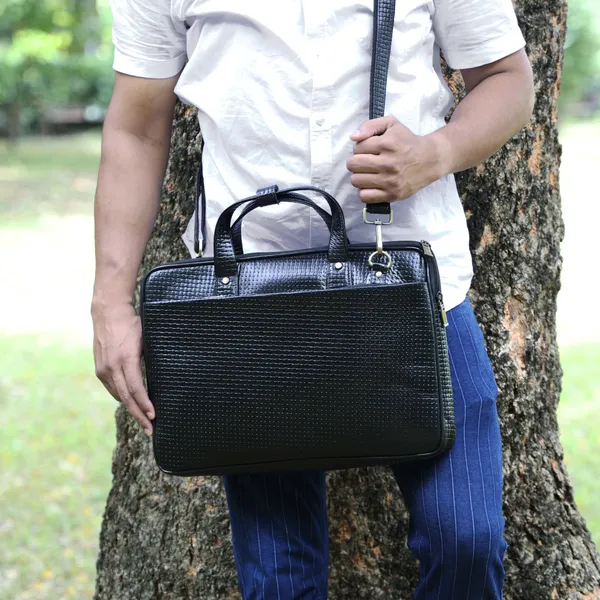 Leather_Laptop_Bag_for_Men,_3_Zipper_Pockets,_2_Spacious_Compartments_with_Padded_Laptop__Slot,_Crossbody_Bag_With_Adjustable_and_Removable_shoulder_Straps.