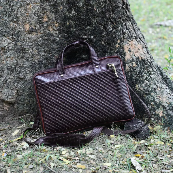 Leather_Laptop_Bag_for_Men,_3_Zipper_Pockets,_2_Spacious_Compartments_with_Padded_Laptop__Slot,_Crossbody_Bag_With_Adjustable_and_Removable_shoulder_Straps.