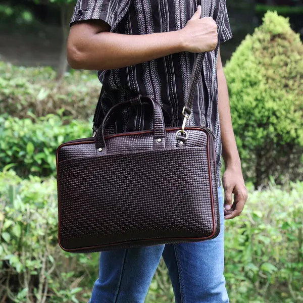 Leather_Laptop_Bag_for_Men,_3_Zipper_Pockets,_2_Spacious_Compartments_with_Padded_Laptop__Slot,_Crossbody_Bag_With_Adjustable_and_Removable_shoulder_Straps.