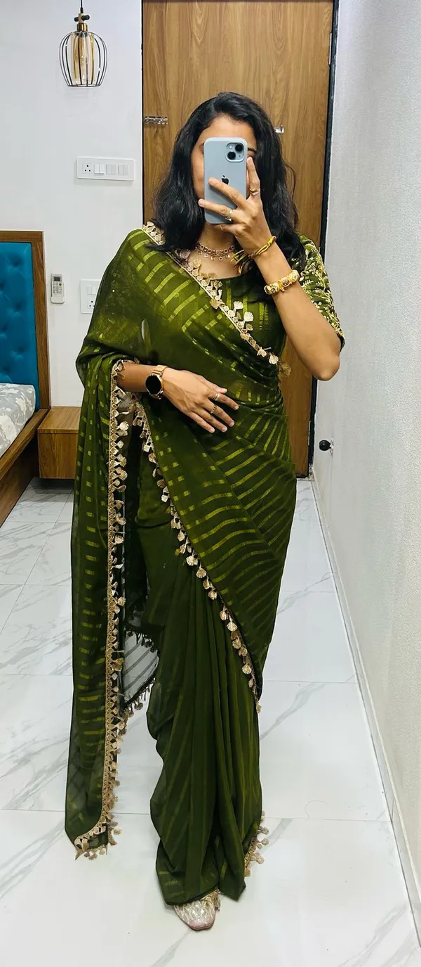 Green_Georgette_Solid_Saree_For_Women_With_Stitched_Blouse