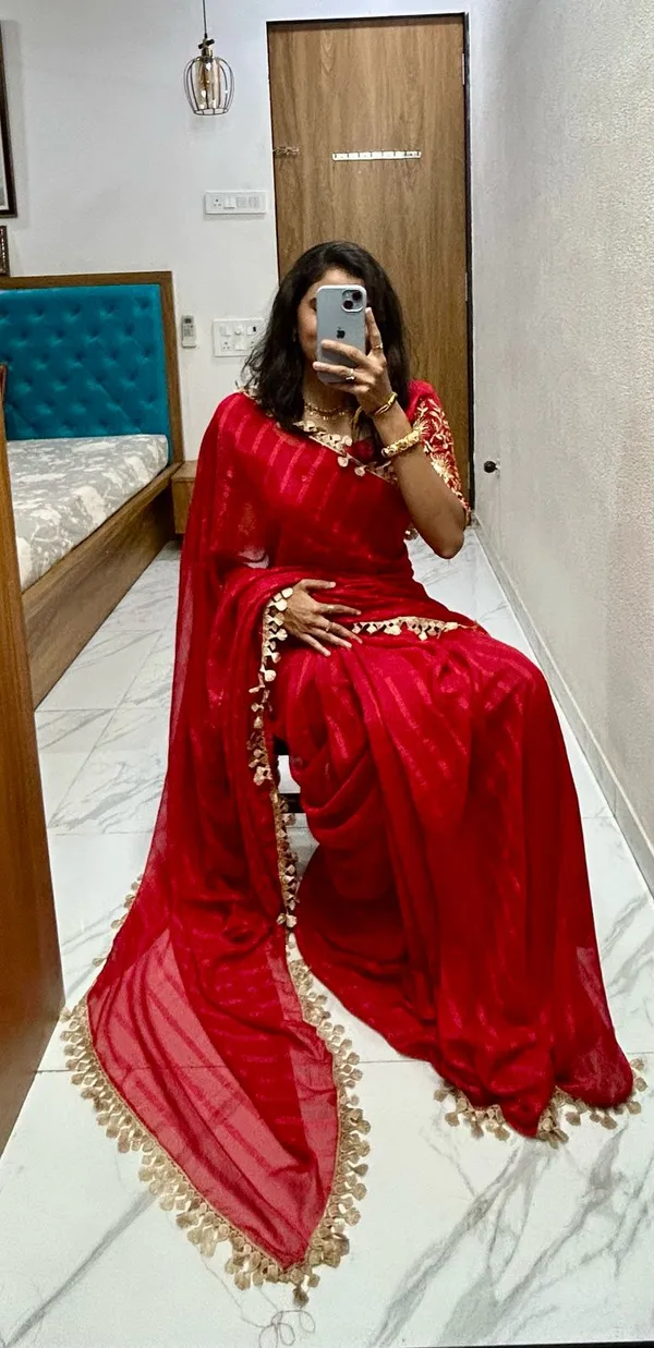 Red_Georgette_Solid_Saree_For_Women_With_Stitched_Blouse
